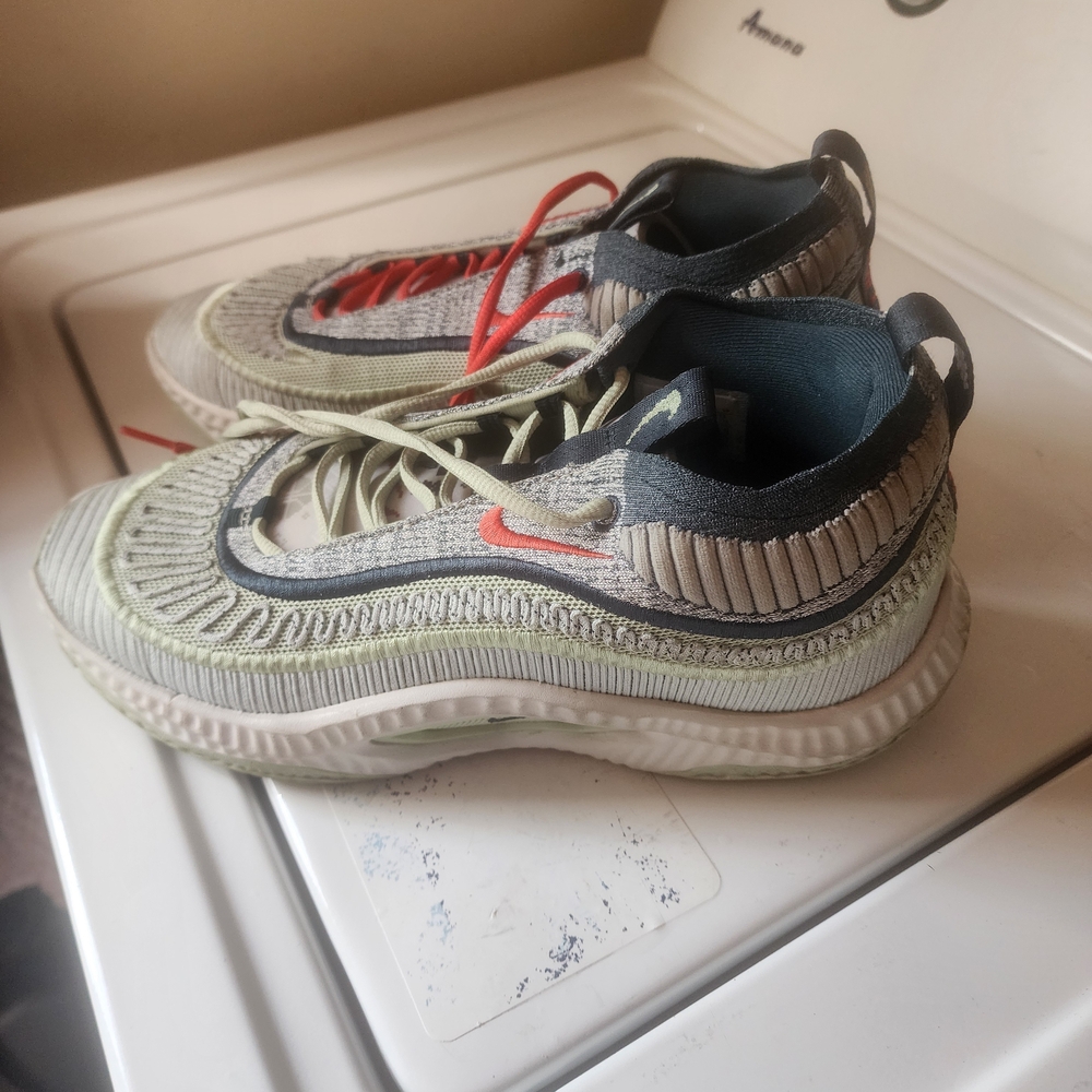 Men's Athletic Knit Sneakers in Light Green with Coral Accent